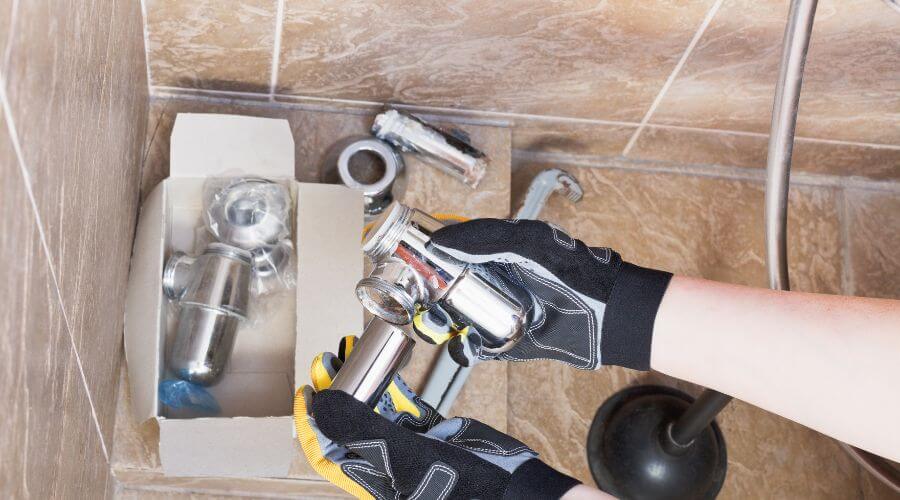 Professional gutter cleaning in Medanales, NM